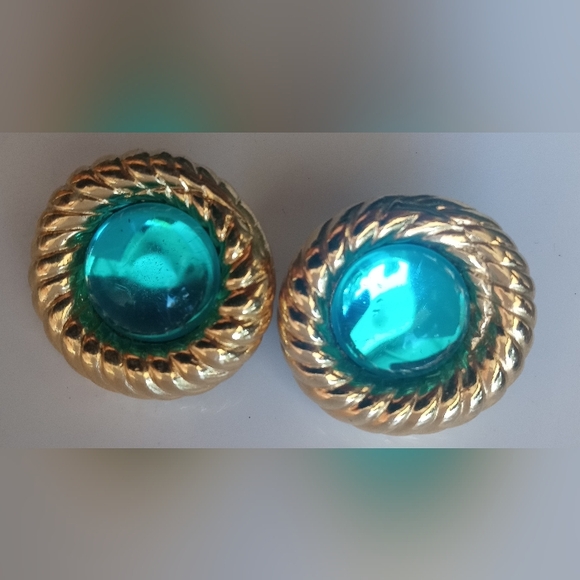 Trifari TM 1980's Blue Gripoix Style Glass Earrings Gold Tone Signed VTG - Picture 5 of 7